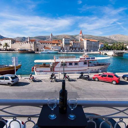 Vila Liza Bed & Breakfast Trogir Bagian luar foto
