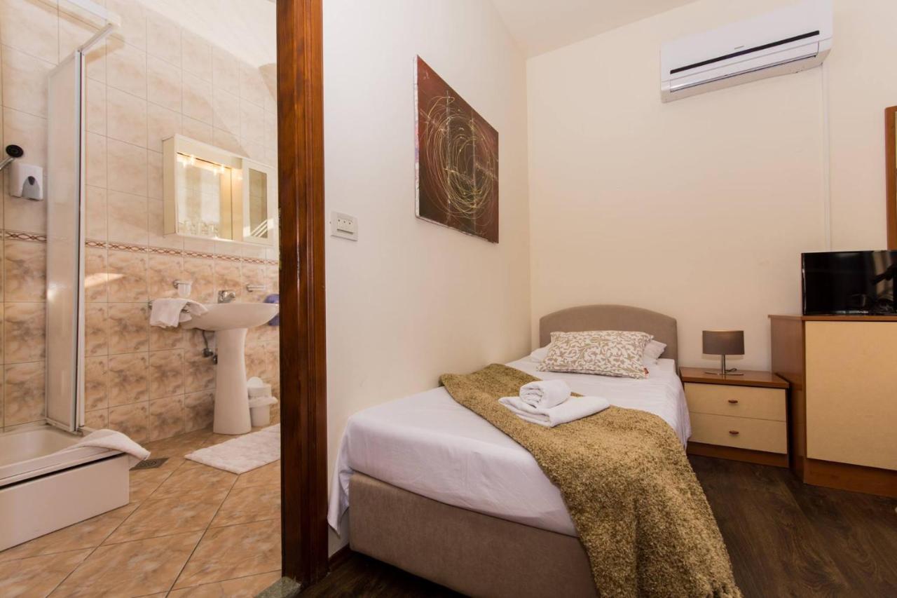 Vila Liza Bed & Breakfast Trogir Bagian luar foto