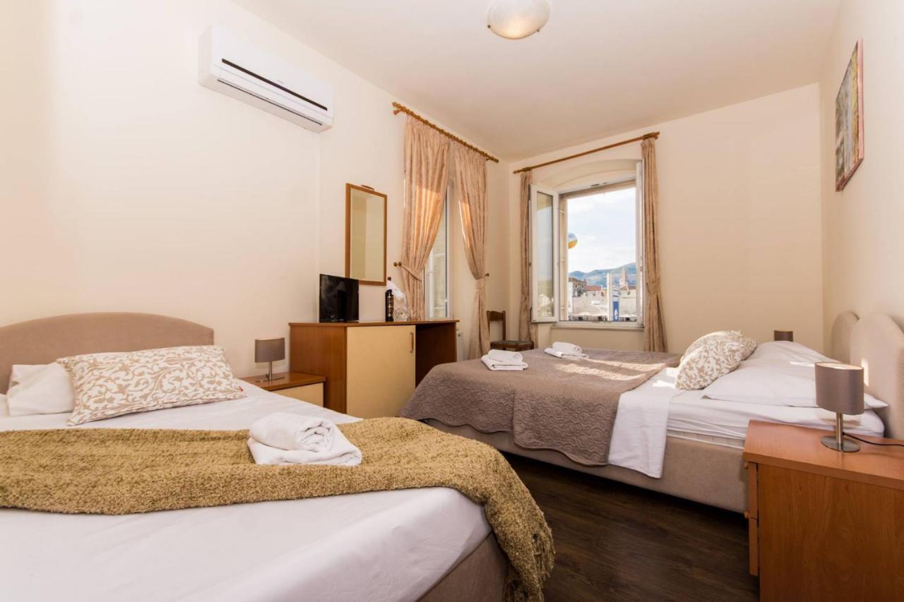 Vila Liza Bed & Breakfast Trogir Bagian luar foto