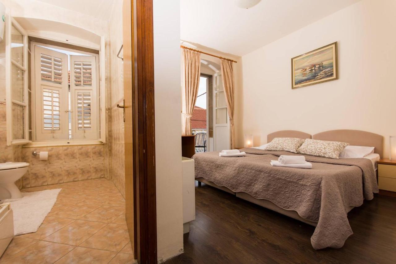 Vila Liza Bed & Breakfast Trogir Bagian luar foto