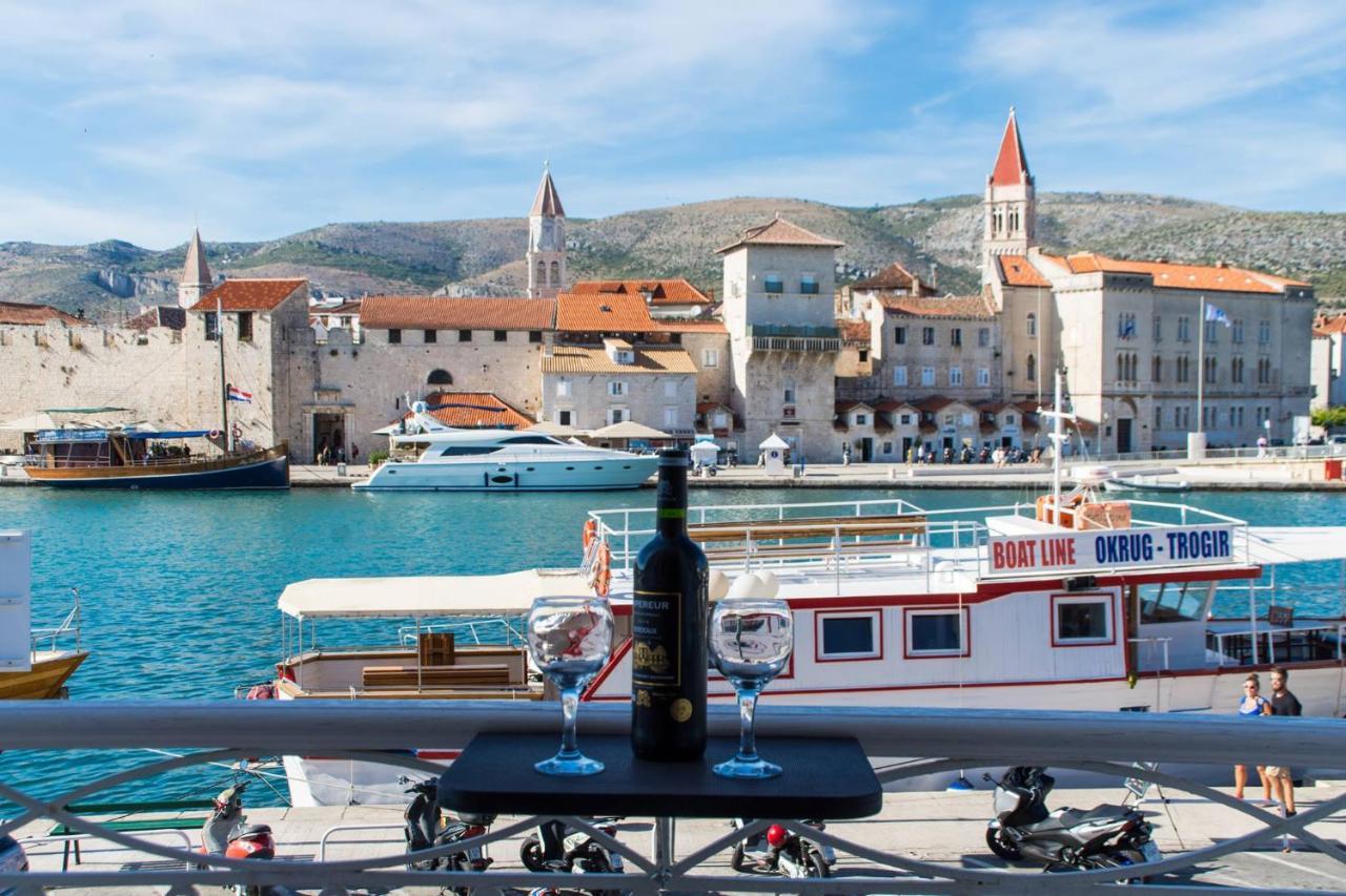 Vila Liza Bed & Breakfast Trogir Bagian luar foto