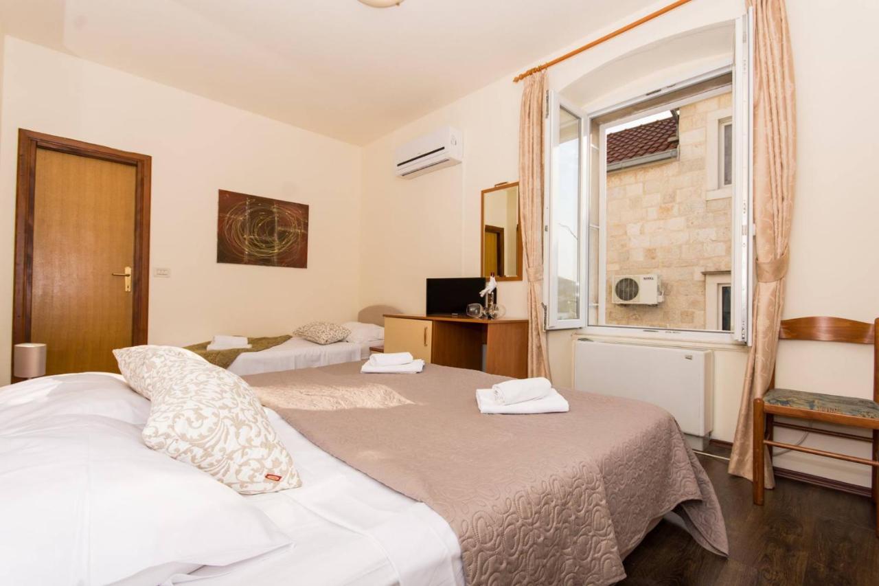 Vila Liza Bed & Breakfast Trogir Bagian luar foto