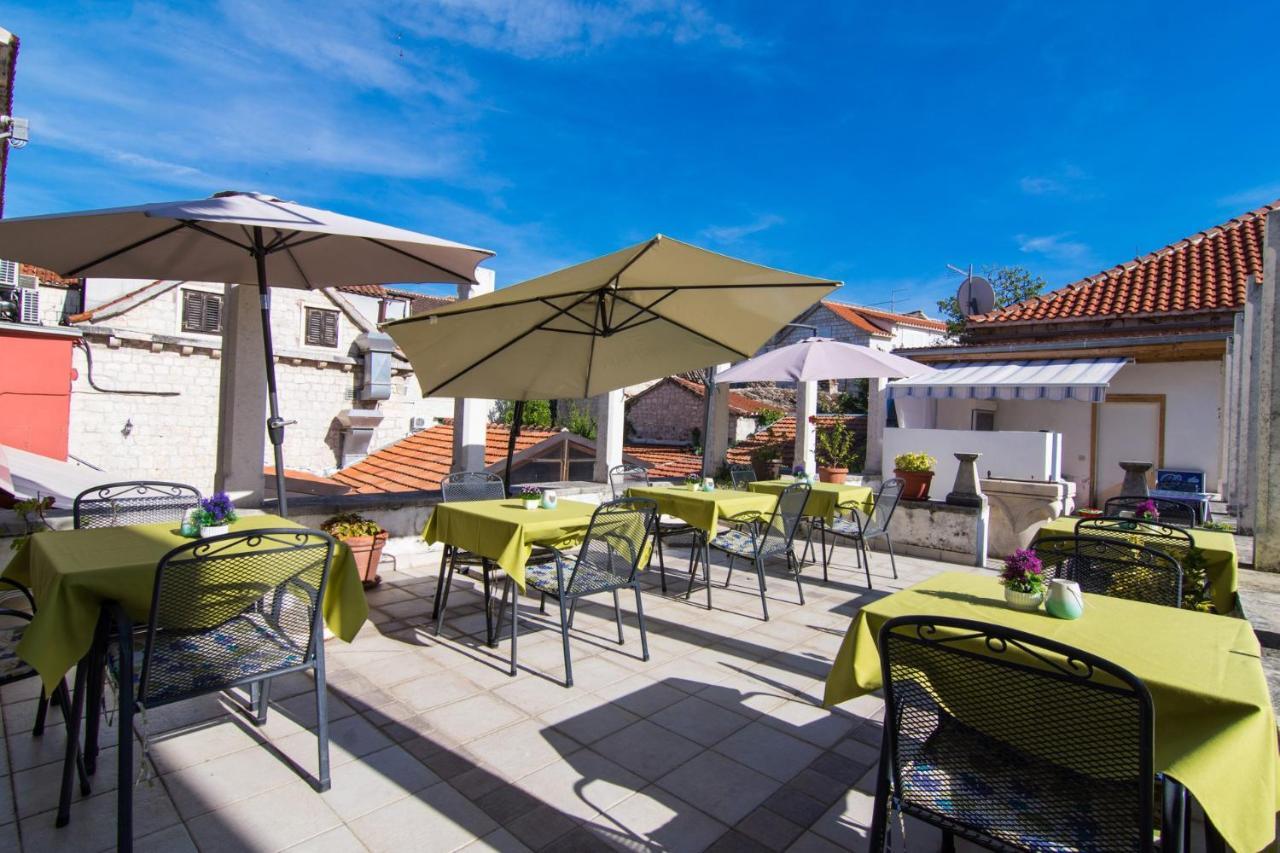 Vila Liza Bed & Breakfast Trogir Bagian luar foto