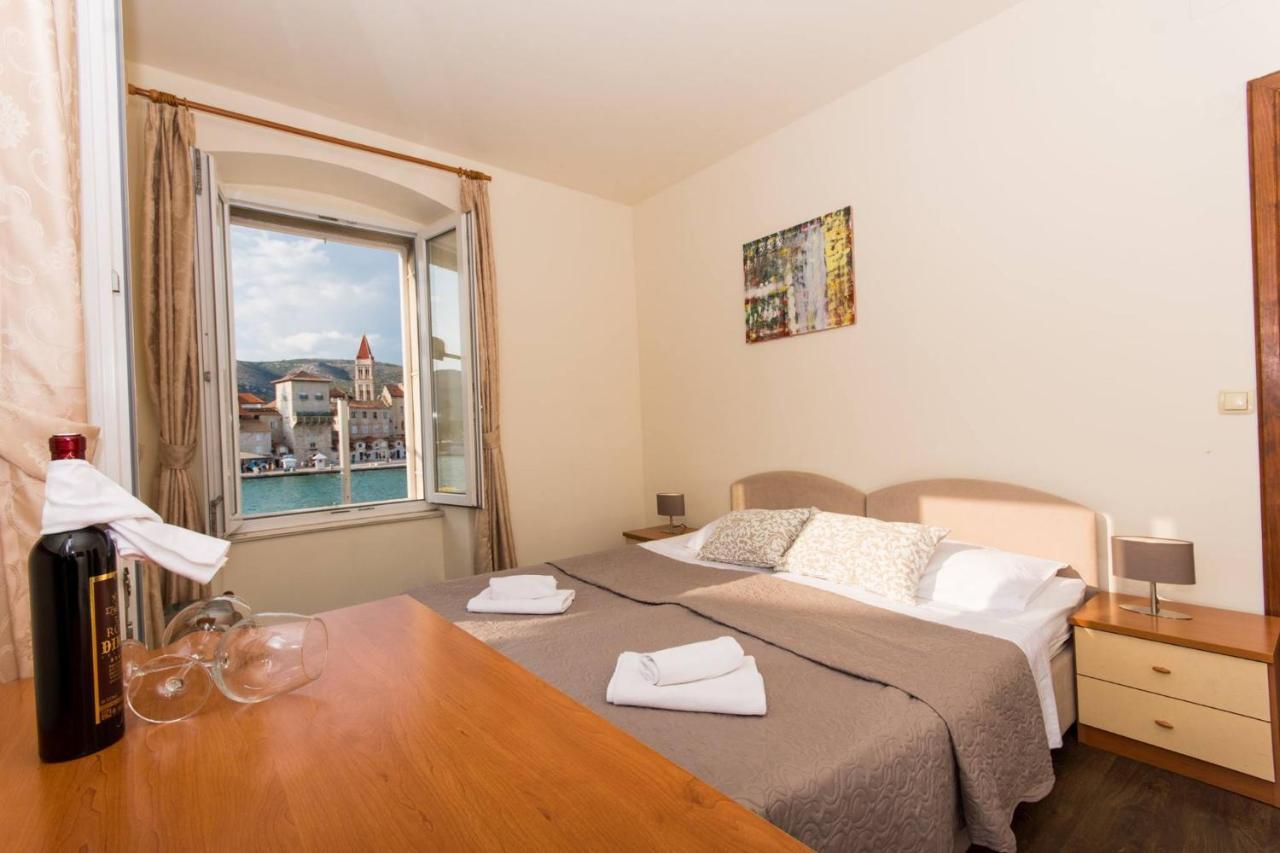 Vila Liza Bed & Breakfast Trogir Bagian luar foto