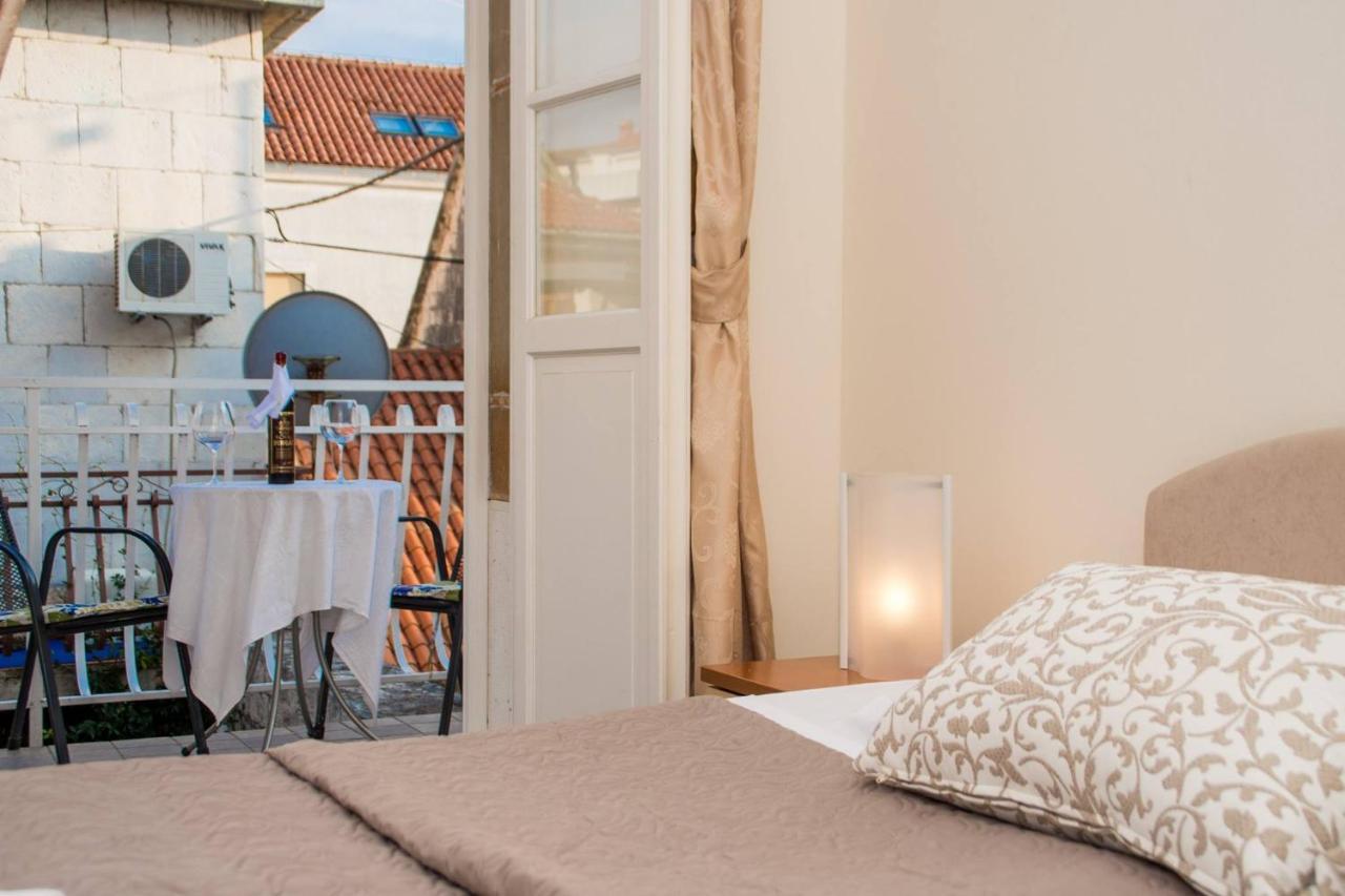 Vila Liza Bed & Breakfast Trogir Bagian luar foto