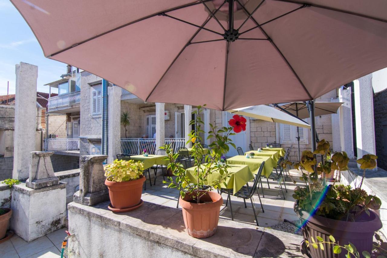 Vila Liza Bed & Breakfast Trogir Bagian luar foto