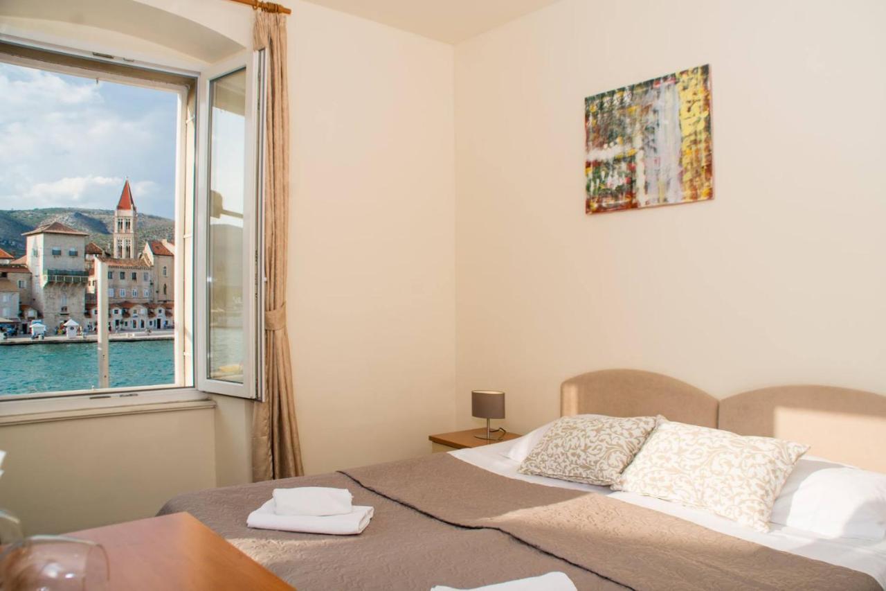 Vila Liza Bed & Breakfast Trogir Bagian luar foto