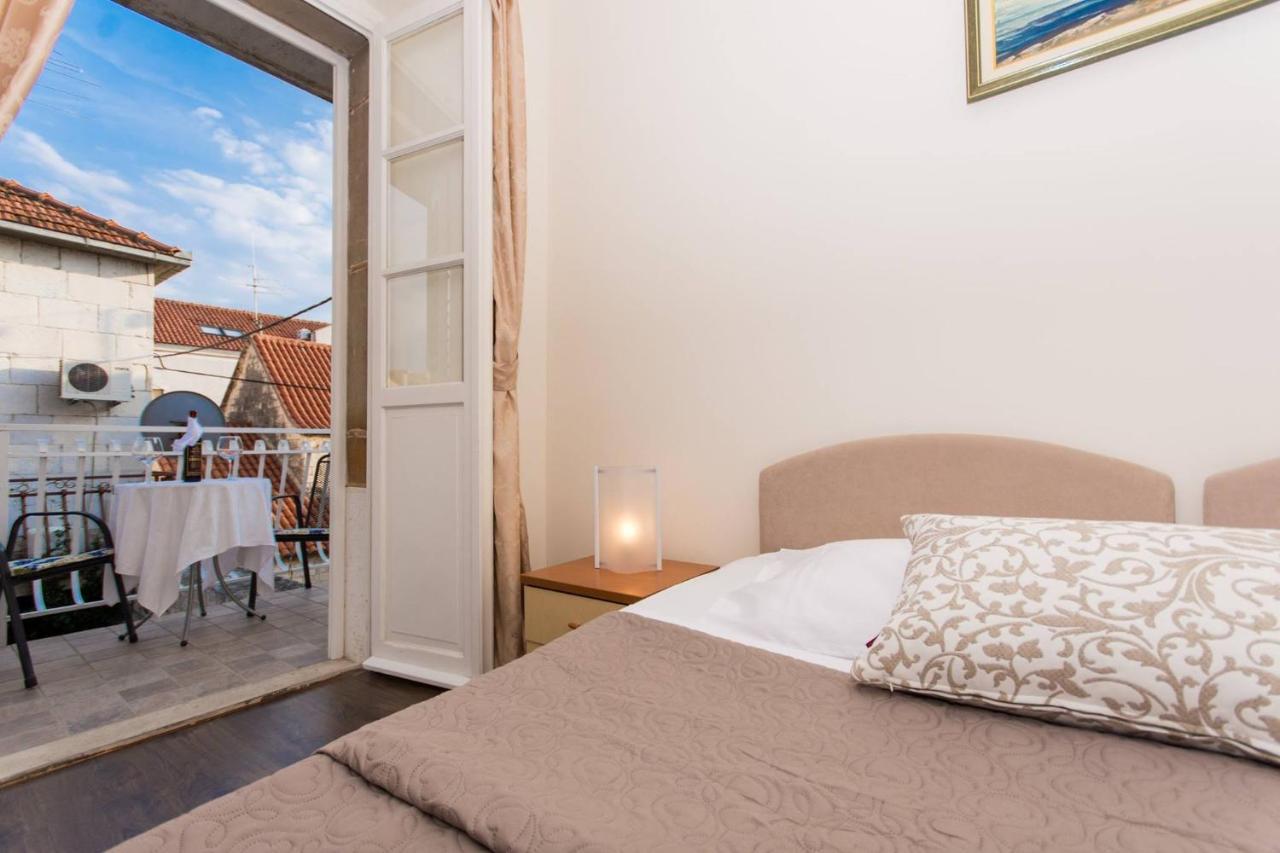 Vila Liza Bed & Breakfast Trogir Bagian luar foto