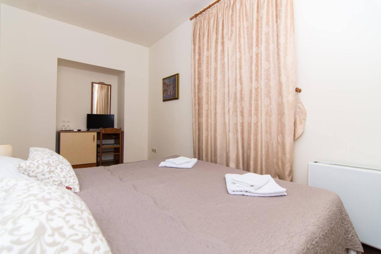 Vila Liza Bed & Breakfast Trogir Bagian luar foto