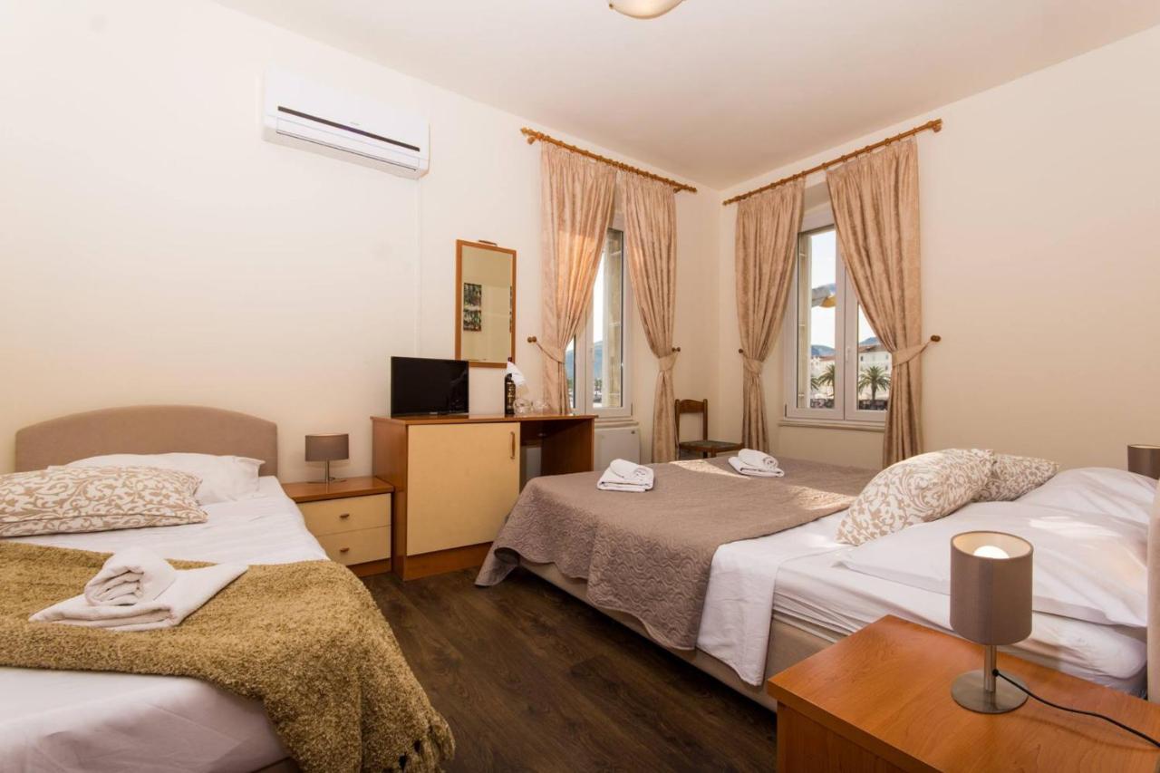 Vila Liza Bed & Breakfast Trogir Bagian luar foto