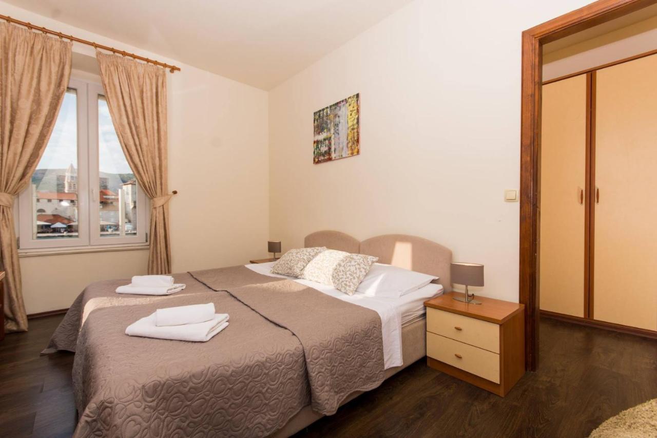 Vila Liza Bed & Breakfast Trogir Bagian luar foto