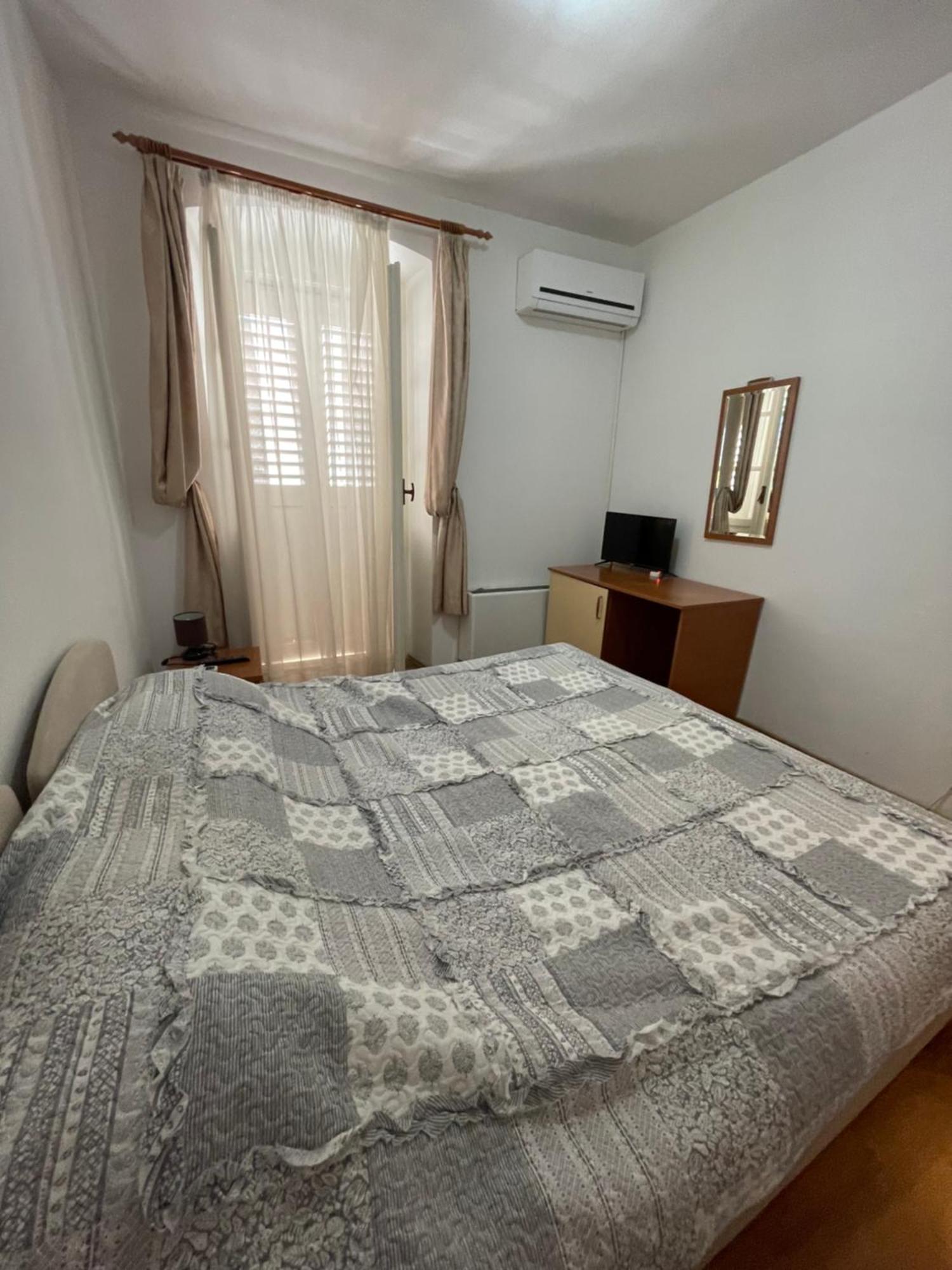 Vila Liza Bed & Breakfast Trogir Bagian luar foto