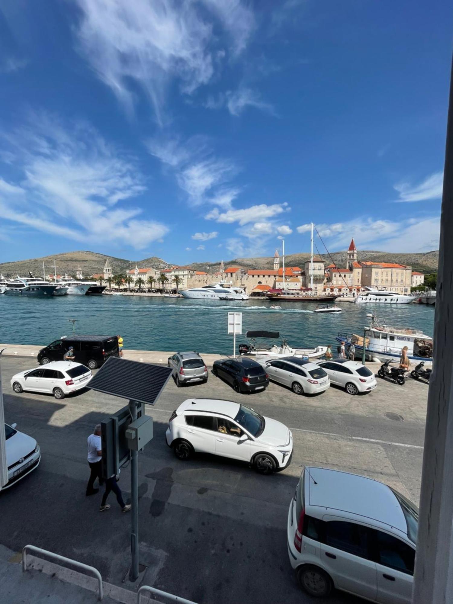 Vila Liza Bed & Breakfast Trogir Bagian luar foto